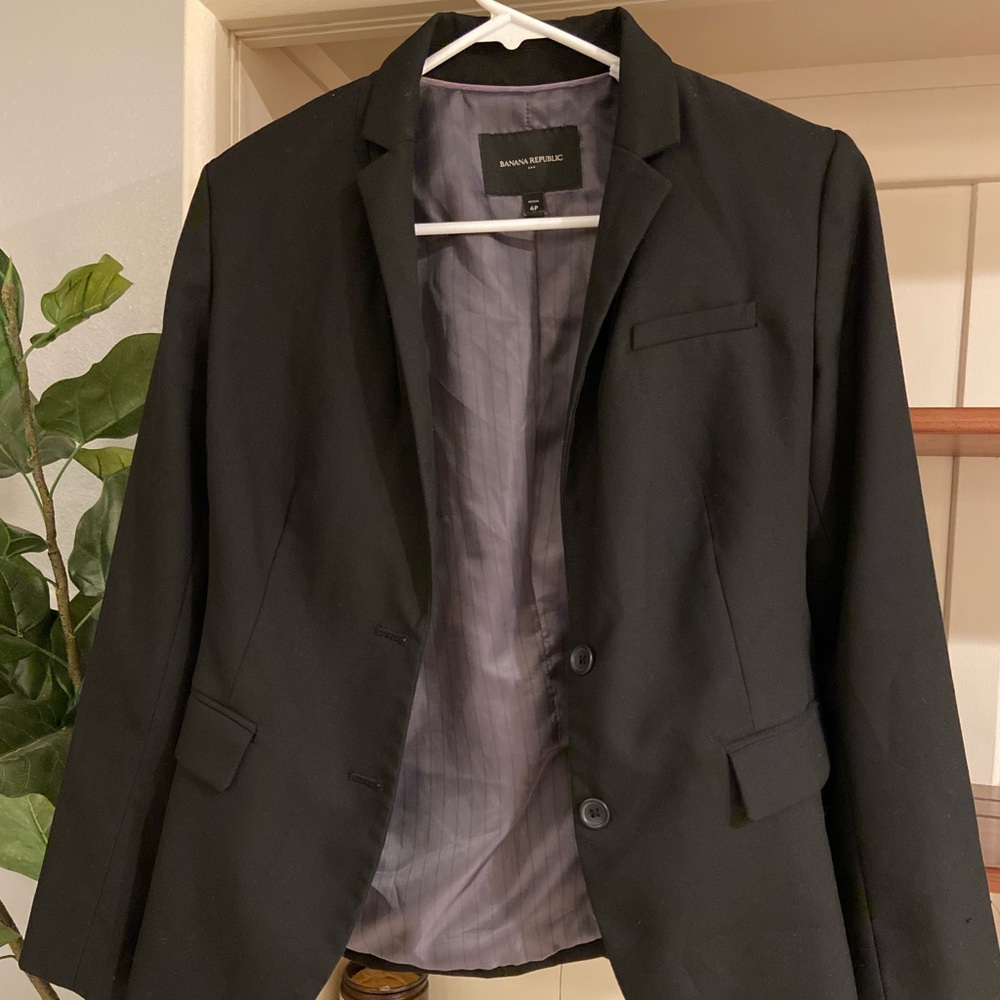 Barely Worn - Banana Republic Black Blazer - Size 6P